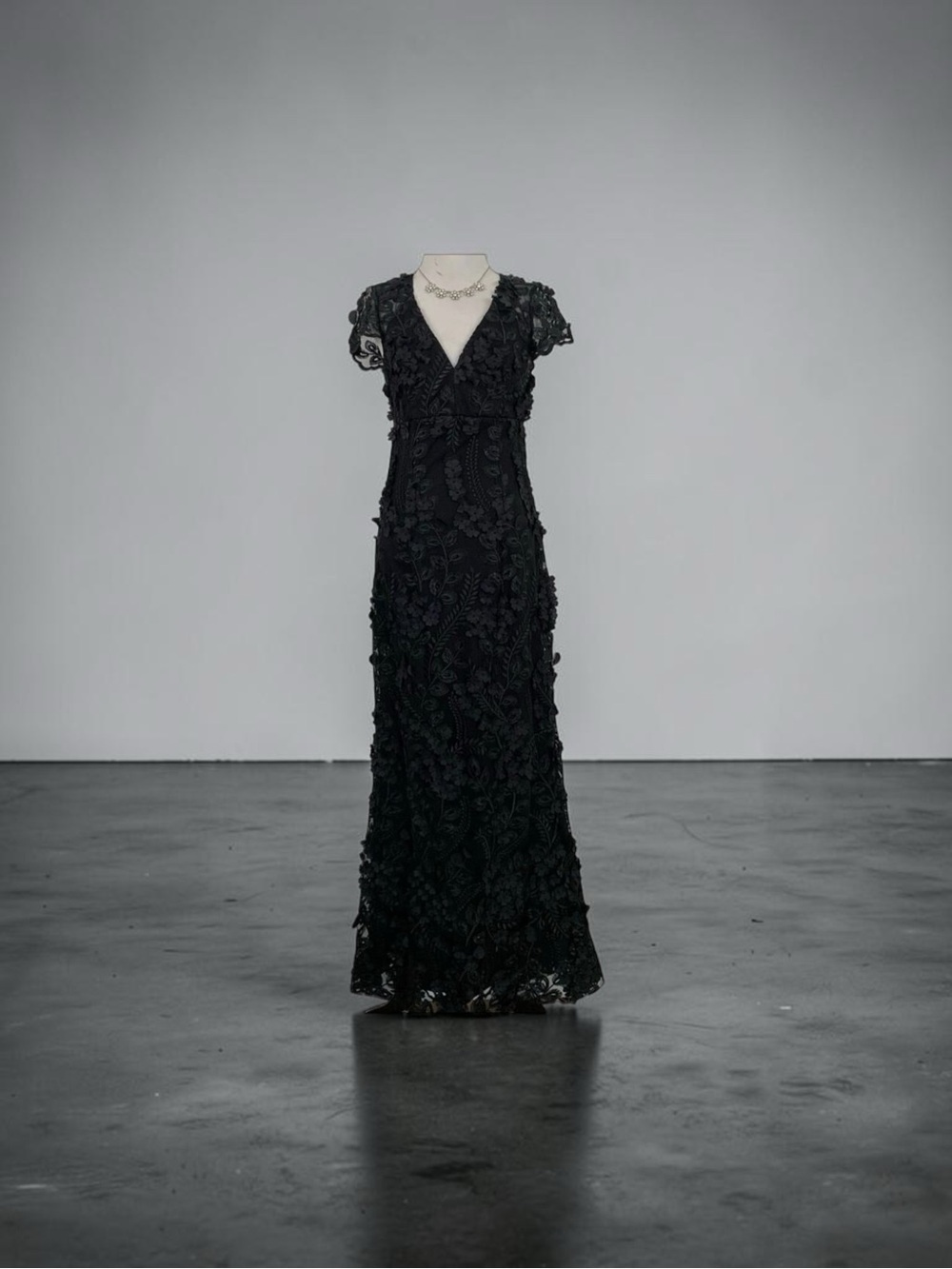 Carmen Marc Valvo Black Floral Lace Maxi Dress NWT Sz 12